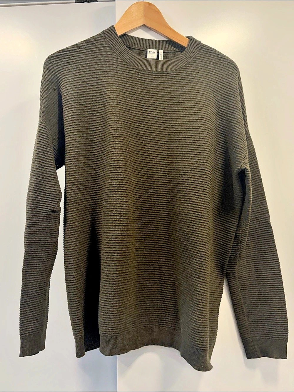 twk par simons Crewneck Sweater in green Size Small Like New